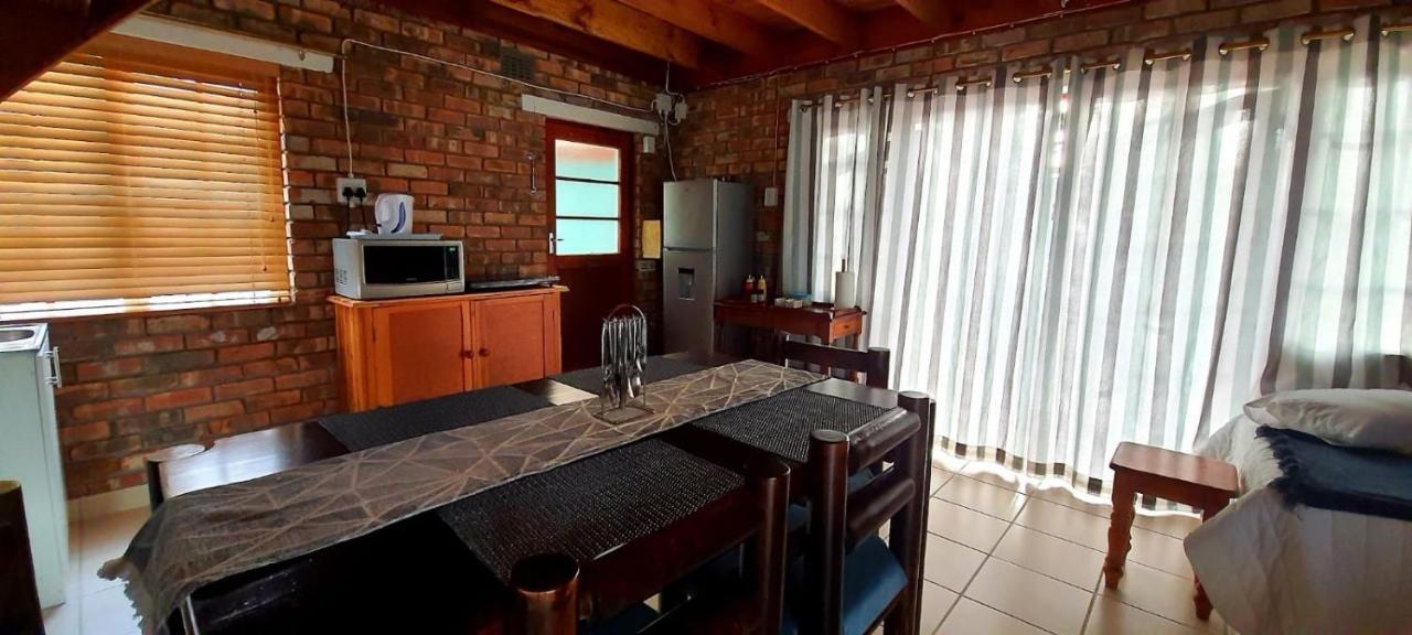 Cozy Cottage +/- 500M From The Beach ケープタウン エクステリア 写真
